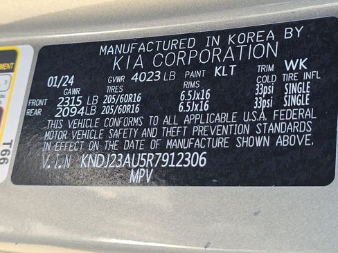 Used 2024 Kia Soul LX w/ Option Group 015 FWD image 34