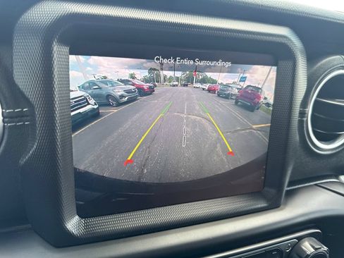 Used 2020 Jeep Wrangler Unlimited Sahara AWD/4WD image 25