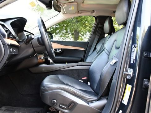 Used 2021 Volvo XC90 T6 Momentum w/ Advanced Package AWD/4WD image 13
