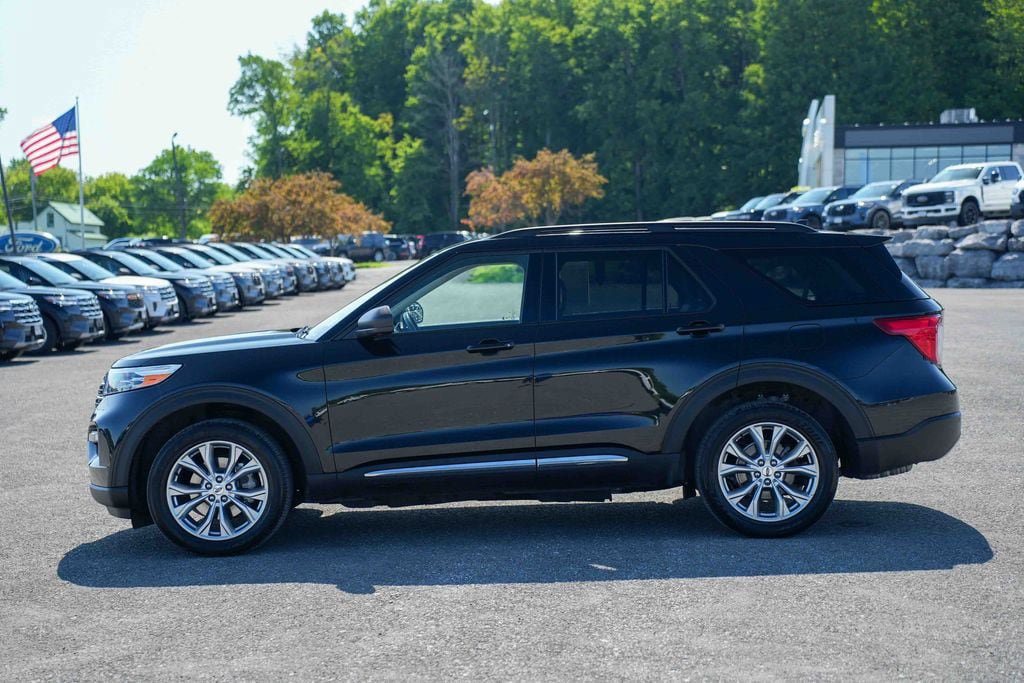 Used 2024 Ford Explorer XLT w/ Equipment Group 202A AWD/4WD image 8