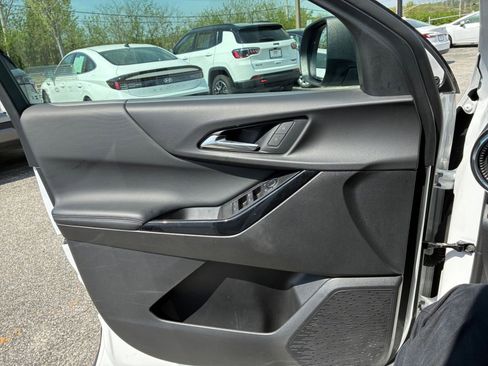 Used 2025 Chevrolet Equinox LT image 18