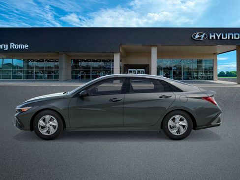 New 2026 Hyundai Elantra SE FWD image 3