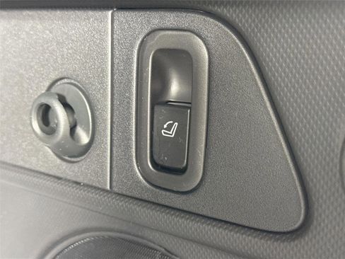 Used 2025 Subaru Forester Limited image 39