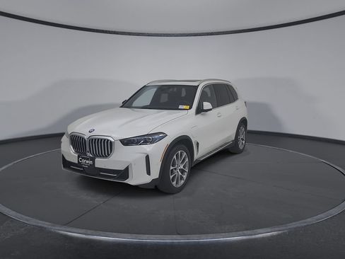 Used 2025 BMW X5 xDrive50e AWD/4WD image 6