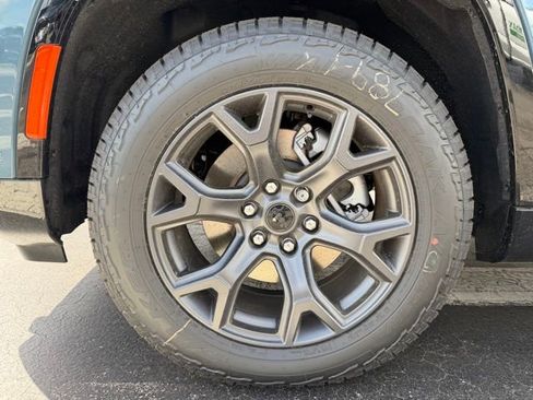 New 2026 Jeep Grand Wagoneer 4WD image 7