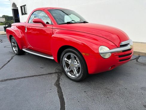 Used 2004 Chevrolet SSR w/ Preferred Equipment Group RWD image 51
