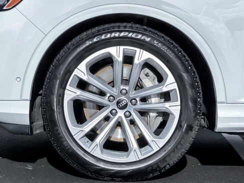 Certified 2025 Audi Q7 3.0T Prestige w/ Prestige Package image 27