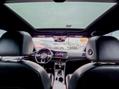 Used 2019 Volkswagen Jetta GLI Autobahn image 2