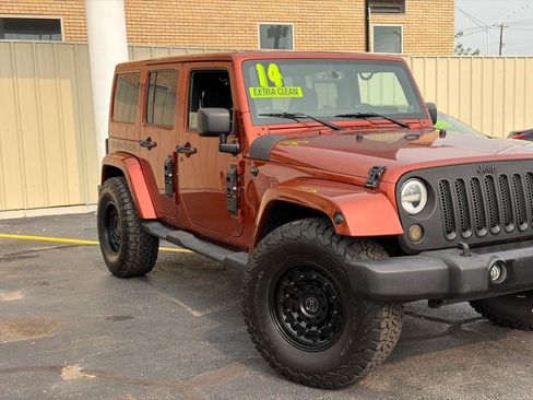 Used 2014 Jeep Wrangler Unlimited Sahara w/ Dual Top Group AWD/4WD image 49