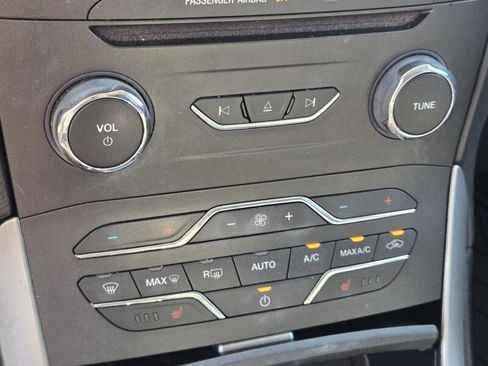 Used 2016 Ford Edge SEL w/ Equipment Group 201A AWD/4WD image 24