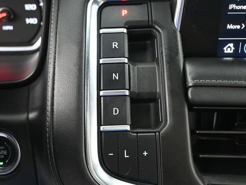 Used 2021 Chevrolet Tahoe Z71 w/ Luxury Package AWD/4WD image 18