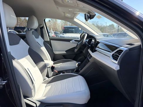 New 2026 Volkswagen Taos SE image 18