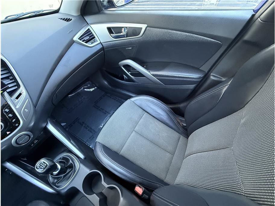 Used 2014 Hyundai Veloster w/ Style Package 02 FWD image 12