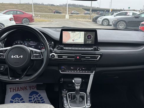 Used 2022 Kia Seltos SX w/ Sunroof Package image 32