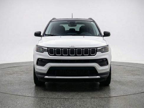 Used 2025 Jeep Compass Limited image 2