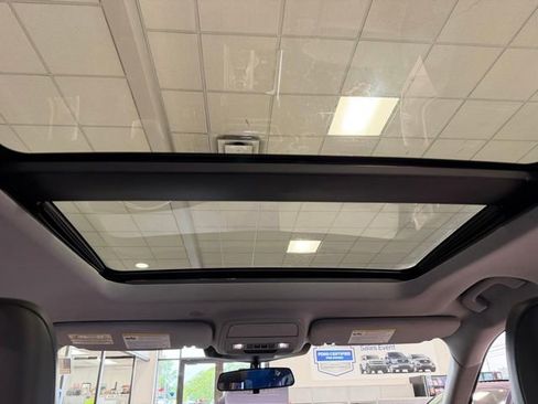 Used 2022 Ford Explorer XLT w/ Equipment Group 202A AWD/4WD image 32