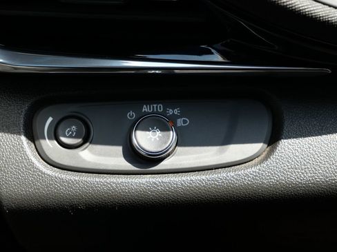 Used 2024 Buick Envista Sport Touring w/ Convenience I Package FWD image 30