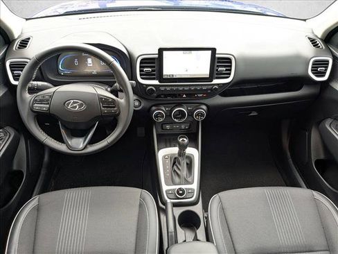Used 2025 Hyundai Venue Limited FWD image 19