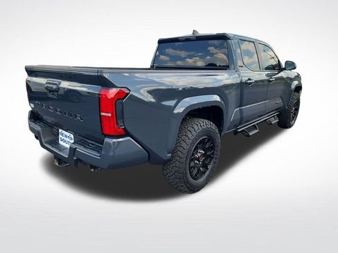Used 2025 Toyota Tacoma SR5 AWD/4WD image 5