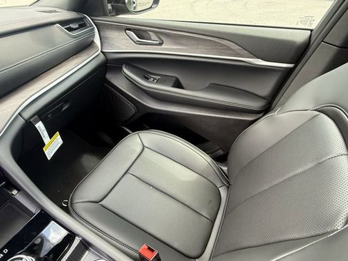 New 2025 Jeep Grand Cherokee Limited w/ Luxury Tech Group II image 11