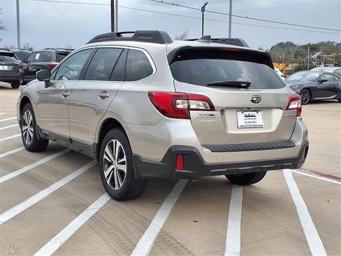 Used 2018 Subaru Outback 2.5i Limited image 2