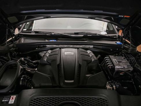 Certified 2025 Porsche Macan S AWD/4WD image 32