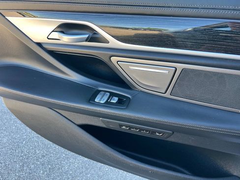 Used 2020 BMW 750i xDrive w/ Executive Package AWD/4WD image 25