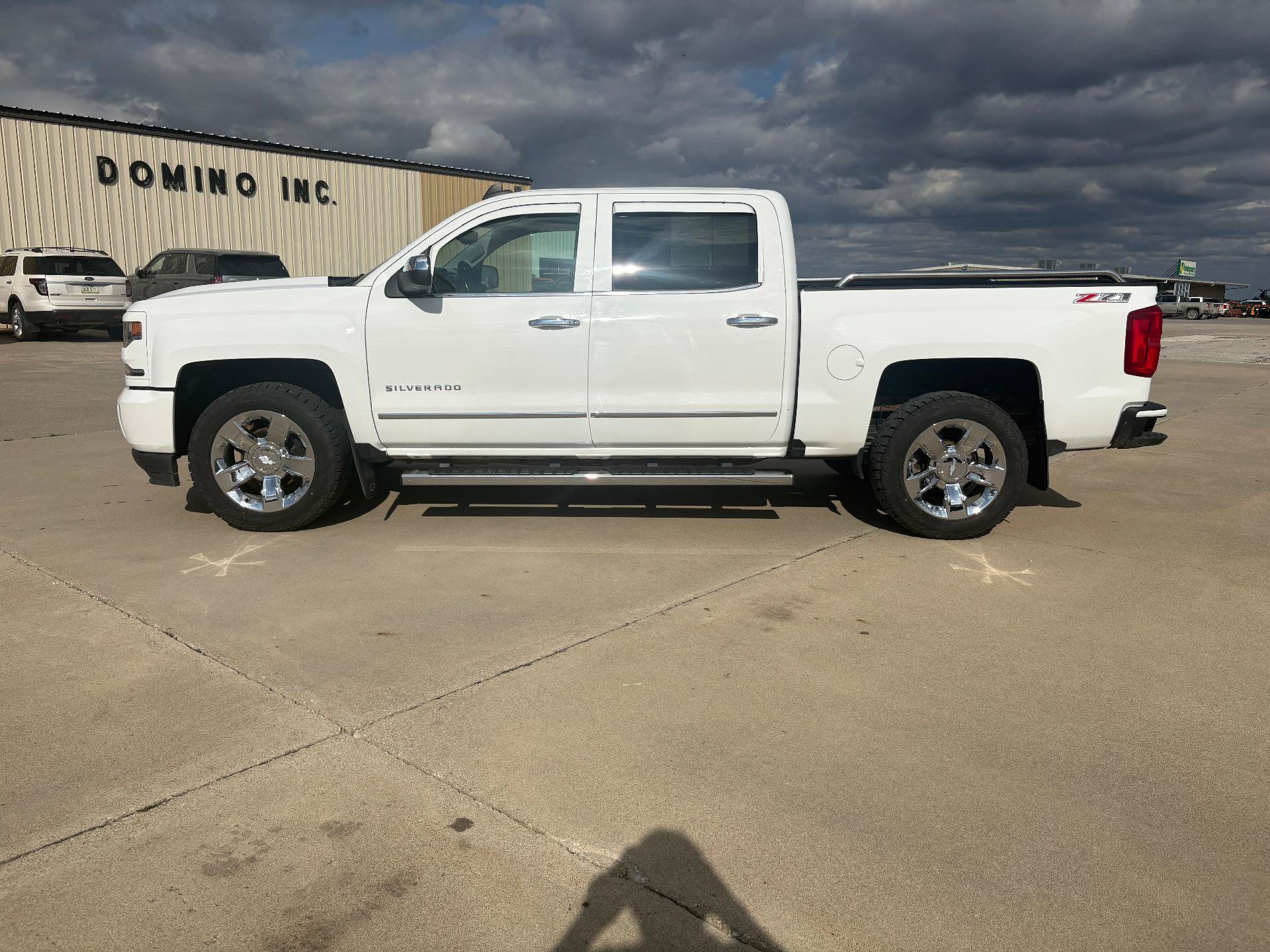 Used 2017 Chevrolet Silverado 1500 LTZ Z71 w/ LTZ Plus Package AWD/4WD image 3