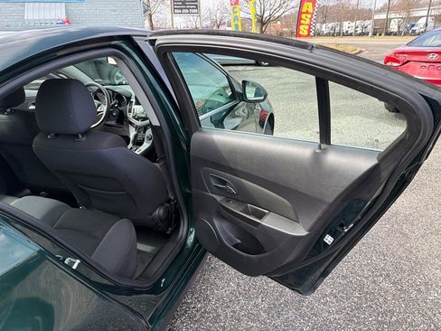 Used 2015 Chevrolet Cruze LT image 22