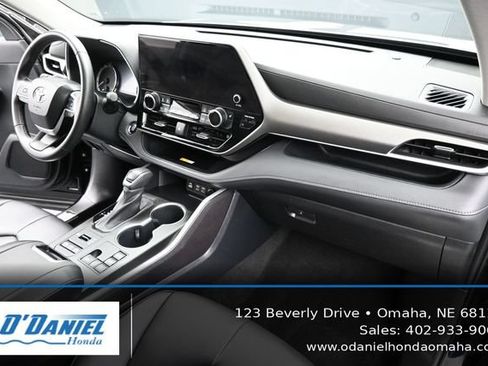 Used 2023 Toyota Highlander XLE AWD/4WD image 46