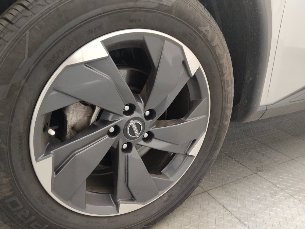 Used 2025 Nissan Rogue SV AWD/4WD image 31