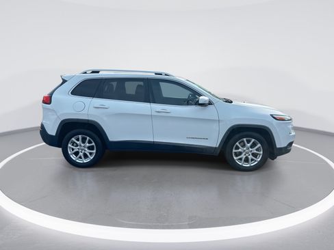 Used 2015 Jeep Cherokee Latitude FWD image 10