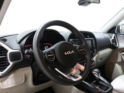 Used 2025 Kia Soul LX w/ LX Technology Package FWD image 15