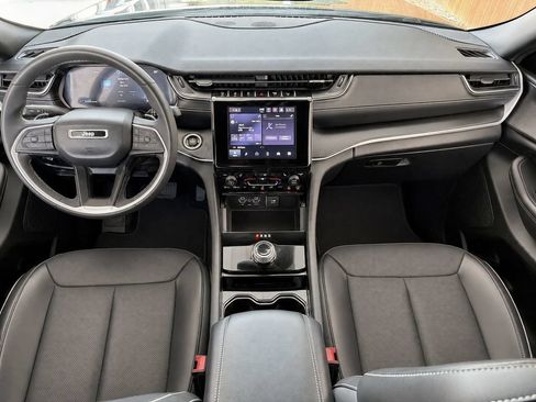 Used 2023 Jeep Grand Cherokee Altitude RWD image 20