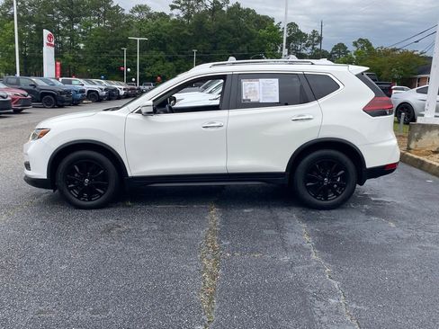 Used 2019 Nissan Rogue S w/ Special Edition Package FWD image 4