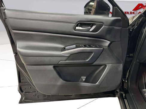 Used 2023 Nissan Pathfinder SL FWD image 18