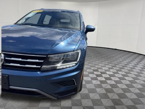 Used 2018 Volkswagen Tiguan SE w/ Panoramic Sunroof Package AWD/4WD image 11