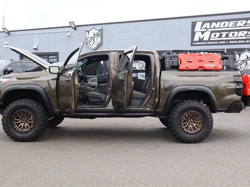 Used 2024 Chevrolet Colorado ZR2 w/ Safety Package AWD/4WD image 38