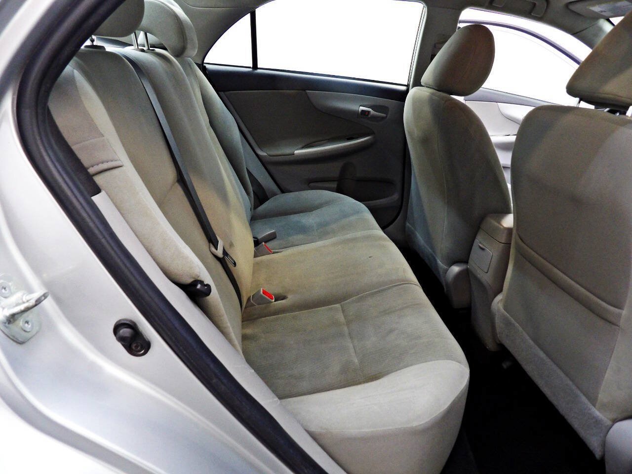 Used 2013 Toyota Corolla LE w/ Preferred Accessory Pkg #2 FWD image 21