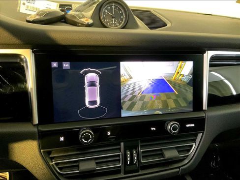 Certified 2023 Porsche Macan AWD/4WD image 31