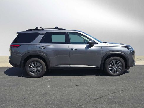 Used 2025 Nissan Pathfinder SV w/ Cargo Package FWD image 2
