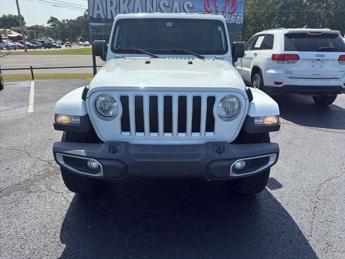 Used 2018 Jeep Wrangler Unlimited Sahara AWD/4WD image 2