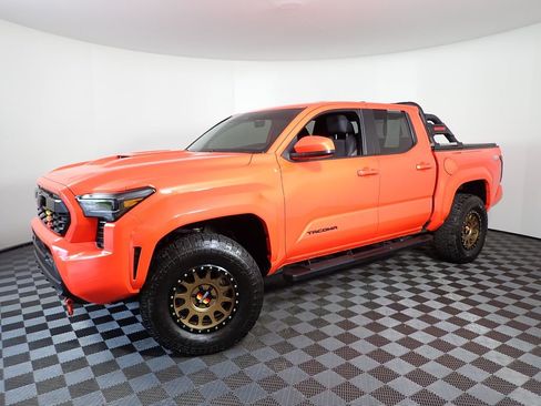 Used 2024 Toyota Tacoma TRD Sport AWD/4WD image 11