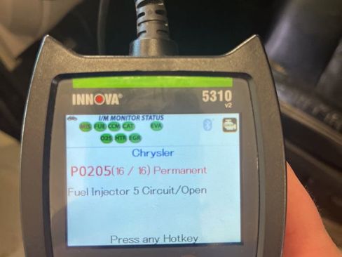 Used 2015 Chrysler Town & Country Touring image 4