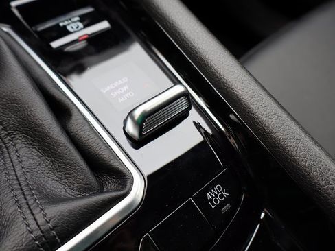 New 2025 Jeep Compass Latitude w/ Sun & Sound Group image 23