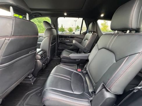 Used 2025 Honda Pilot TrailSport image 28