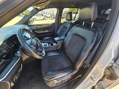 Used 2025 Jeep Grand Cherokee Altitude AWD/4WD image 16