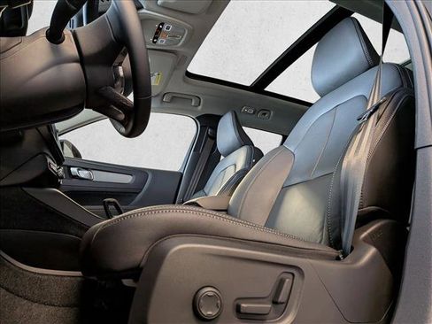 New 2026 Volvo XC40 B4 Core w/ Climate Package image 4