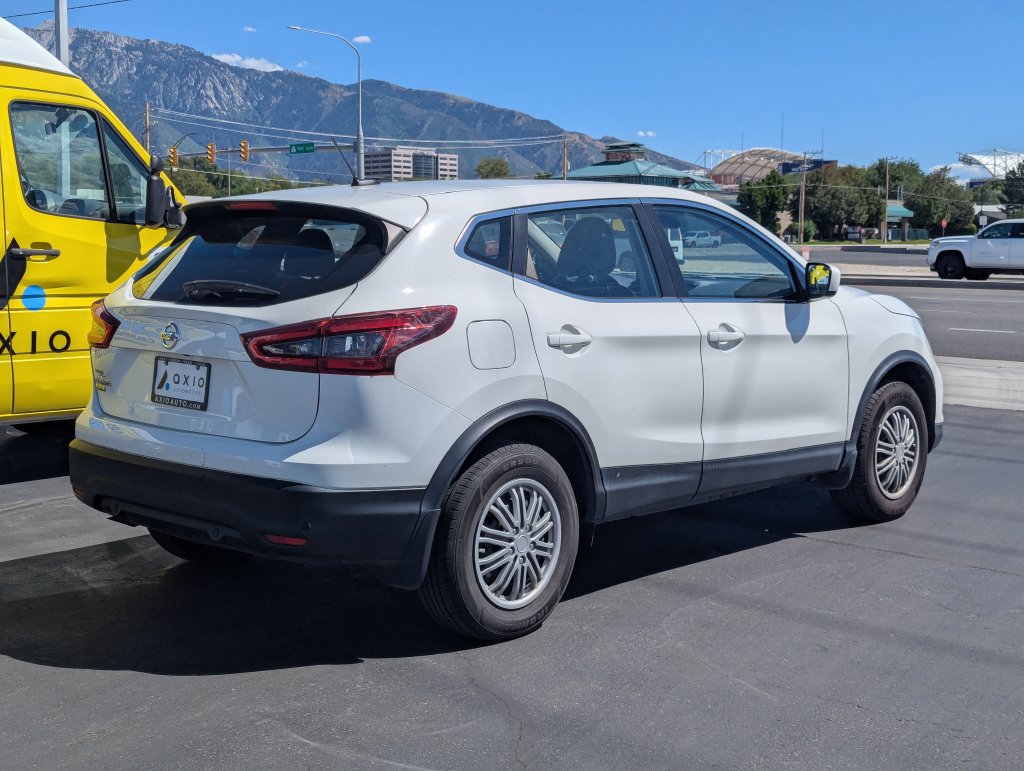 Used 2020 Nissan Rogue Sport S FWD image 4