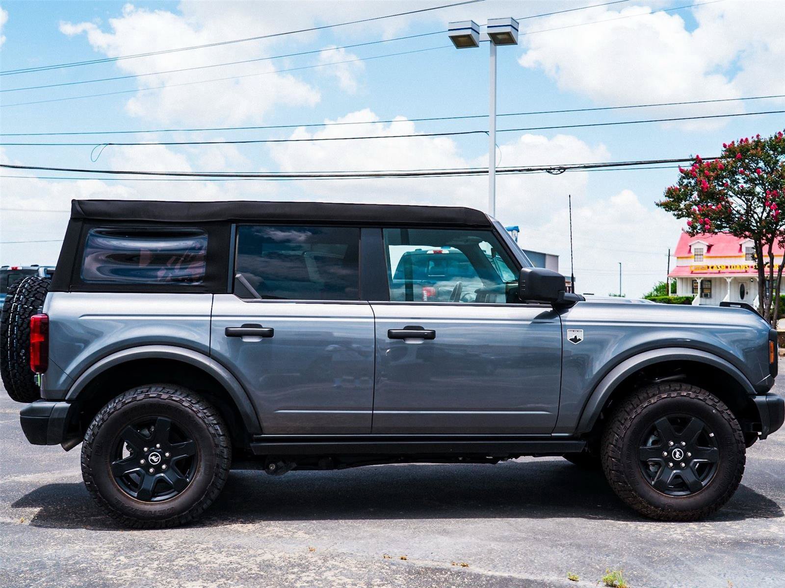 Used 2025 Ford Bronco Big Bend w/ Black Diamond Package AWD/4WD image 4